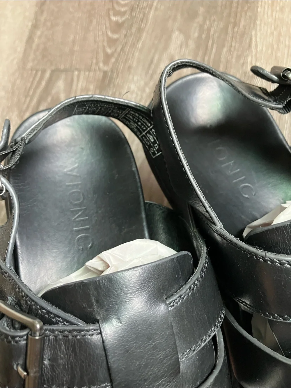 Vionic Men's Black Leather Fisherman Sandals